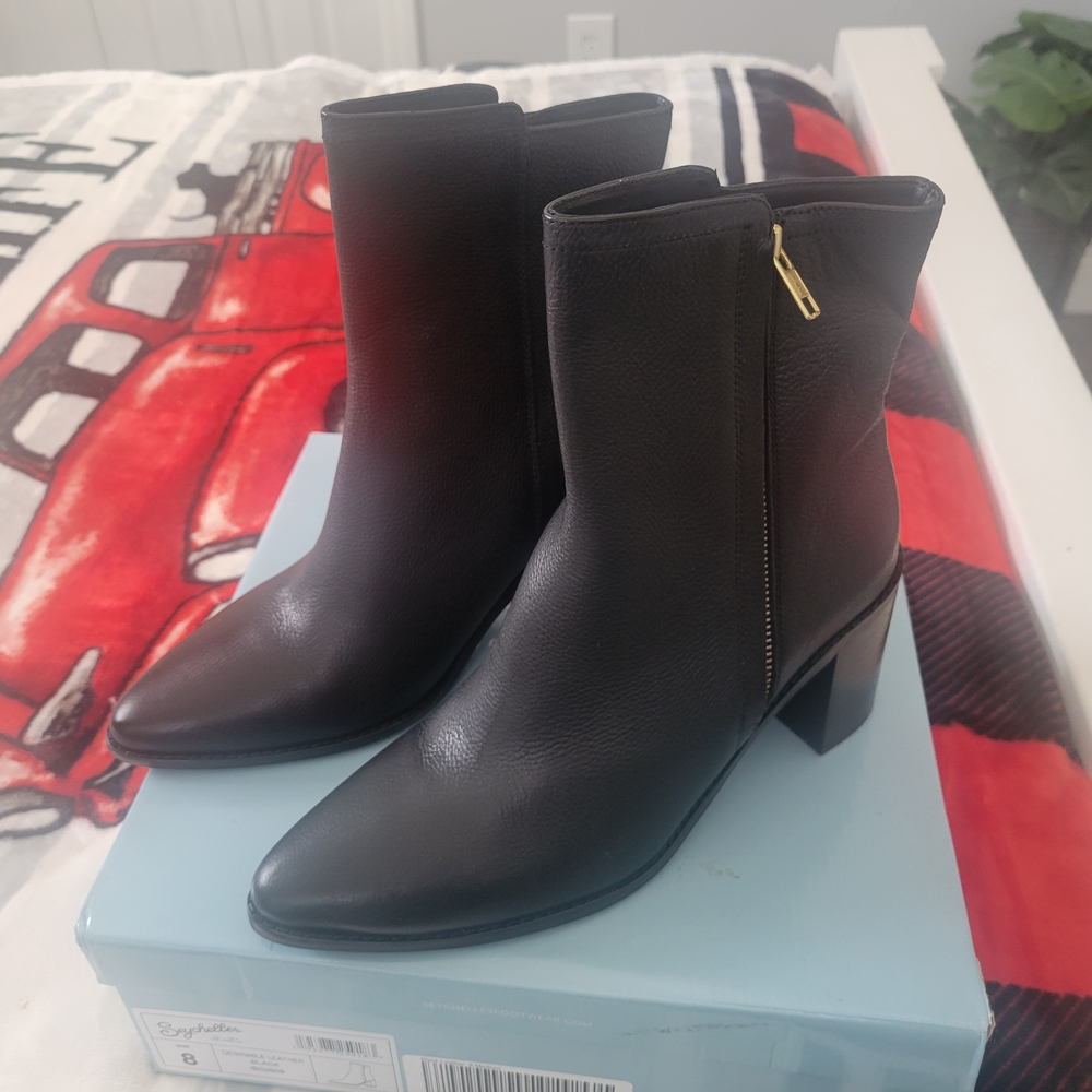 Seychelles Desirable Black Leather Ankle Booties